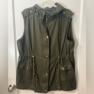 Zenana Outfitters Hooded Utility Vest in Olive Green